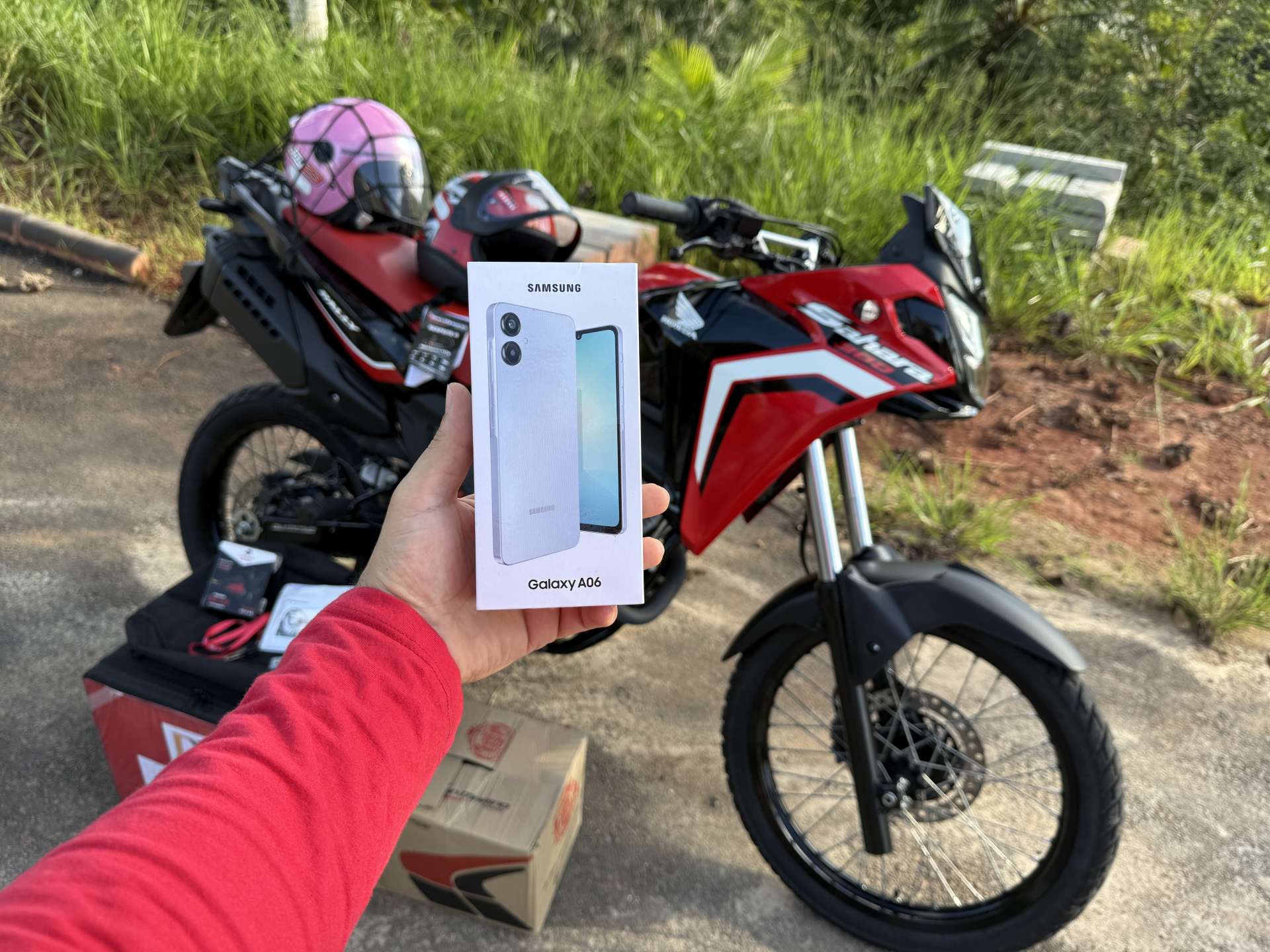 KIT UBER MOTO ou 30 MIL - SAHARA, CNH, CELULAR, 2 CAPACETES, CAPA DE CHUVA, BAG, SUPORTE P/ CELULAR
