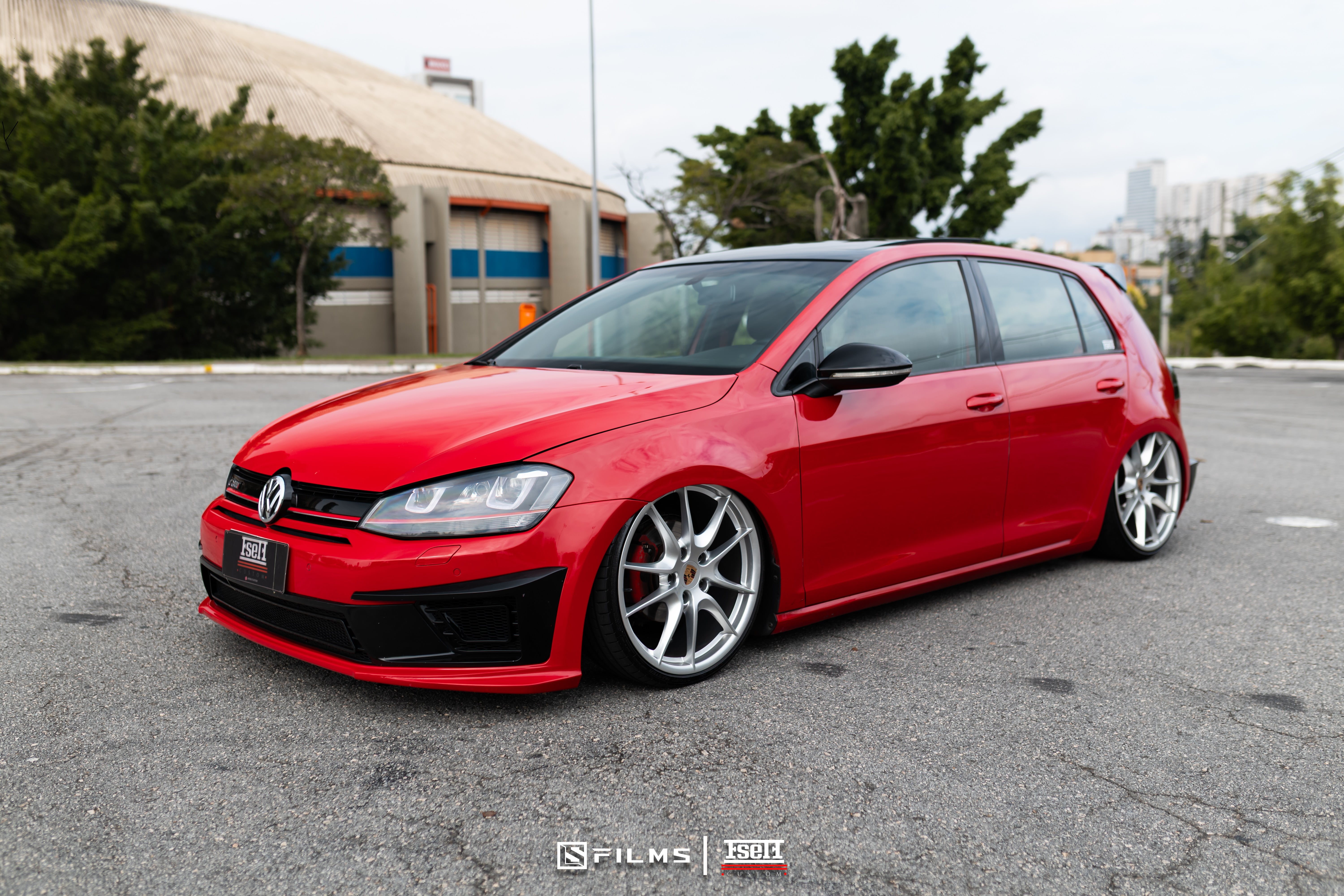 GOLF TSi ARO 20 ORIGINAIS PORSCHE E SUSPENSÃO A AR