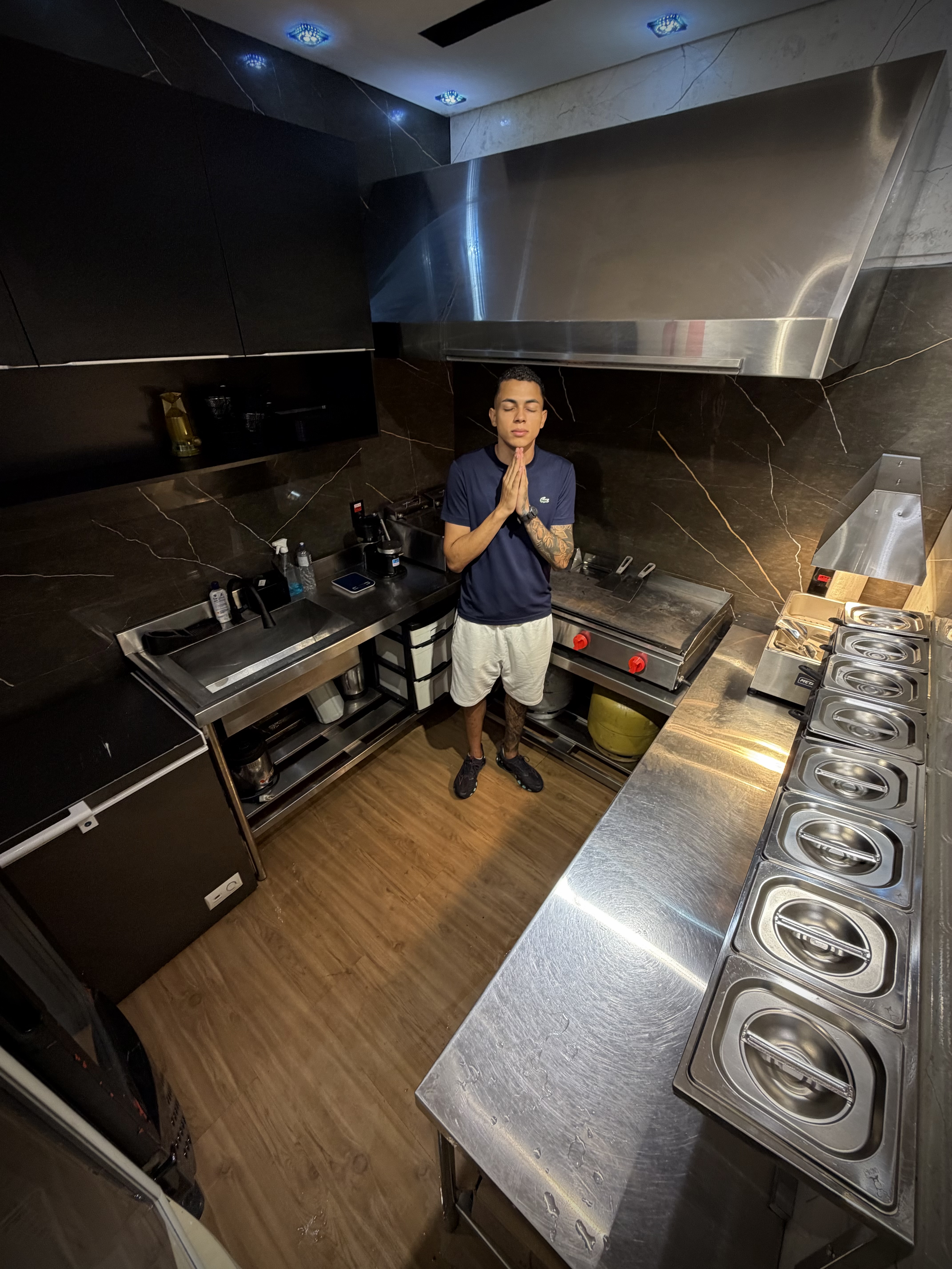 HAMBURGUERIA COMPLETA + 2 MOTO FAN 160c