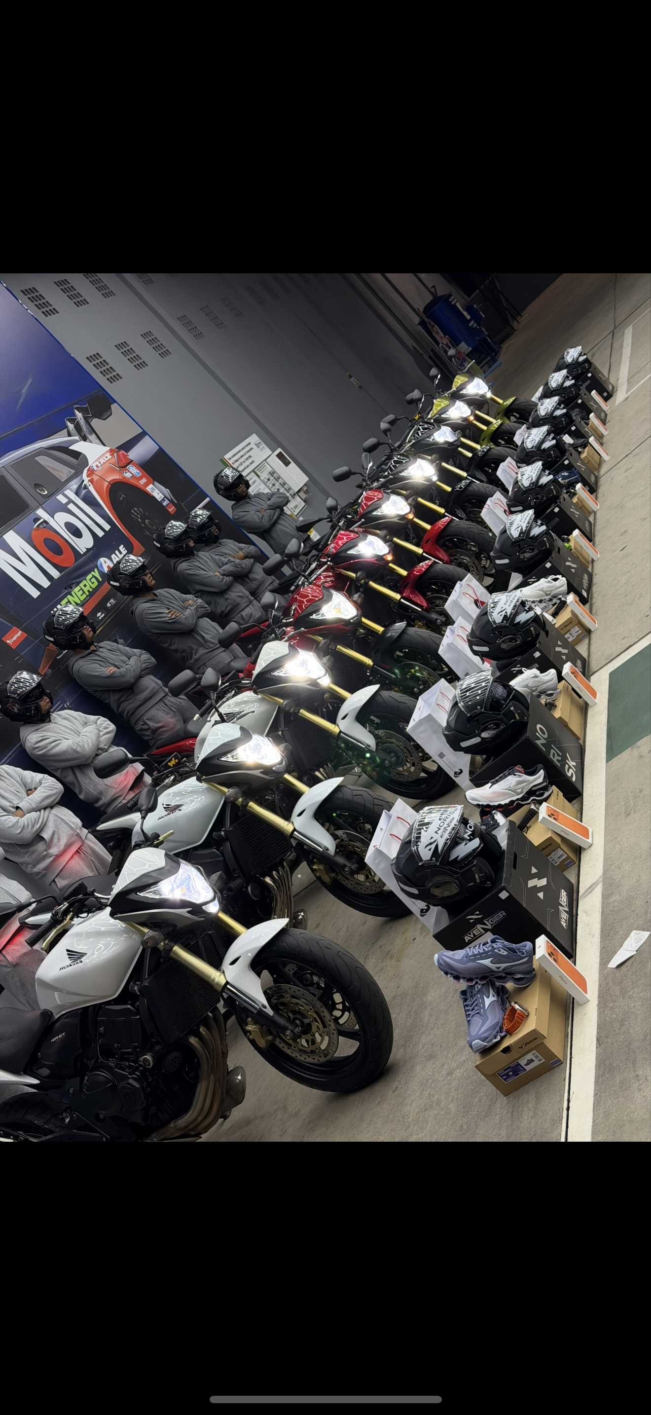 1 MOTO HORNET 600c 
