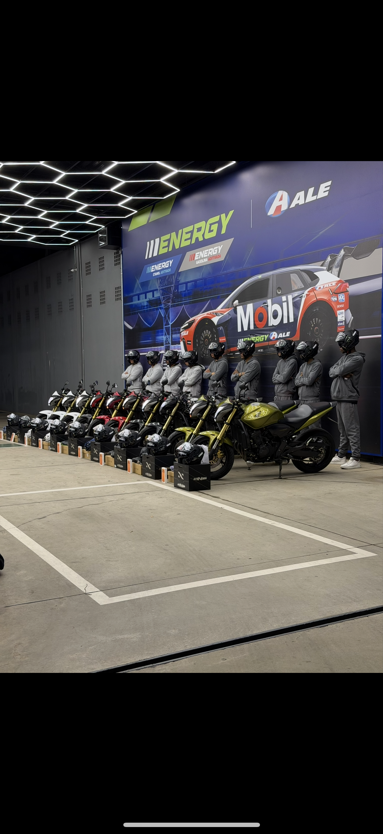 1 MOTO HORNET 600c 