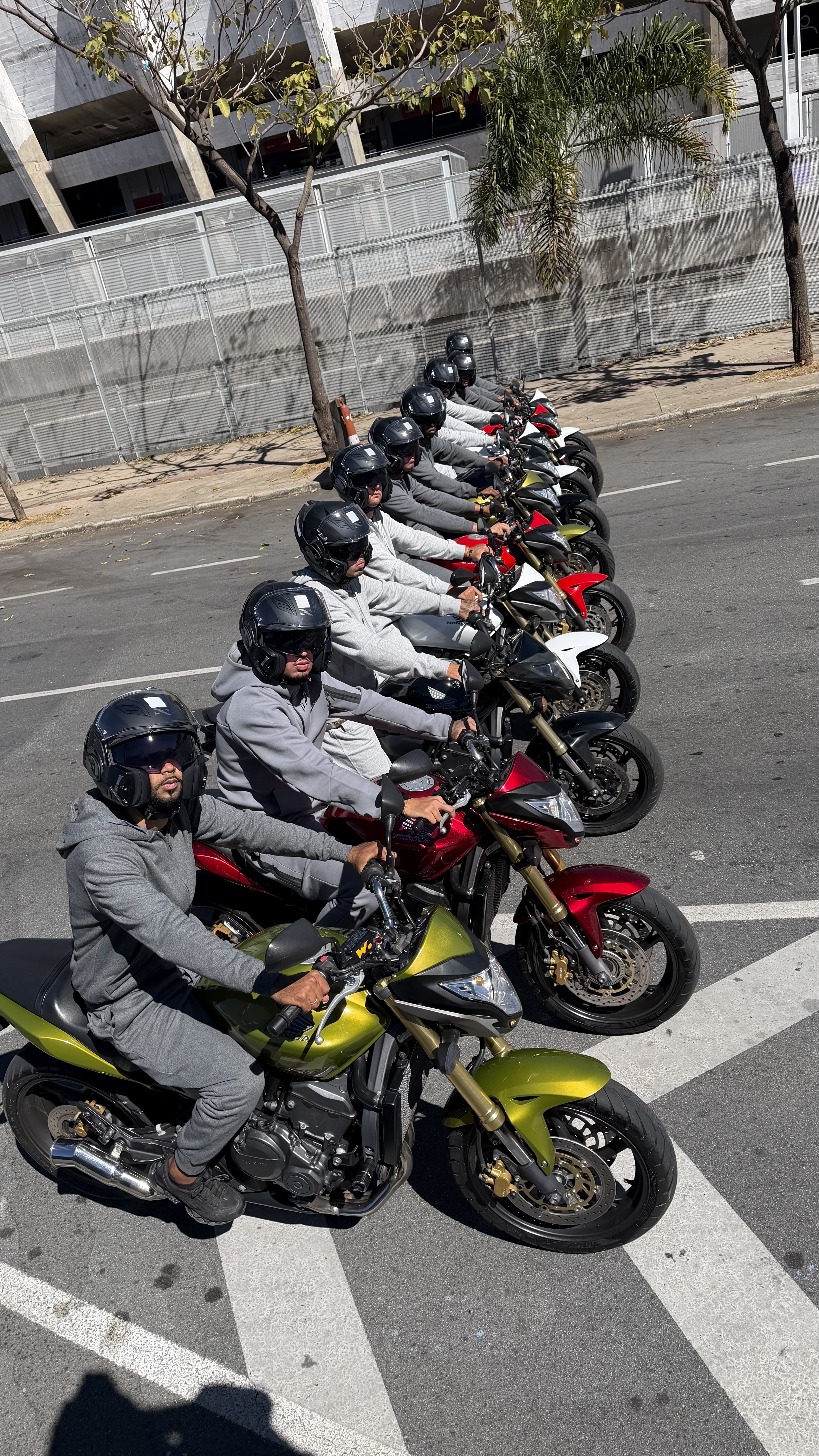 1 MOTO HORNET 600c 
