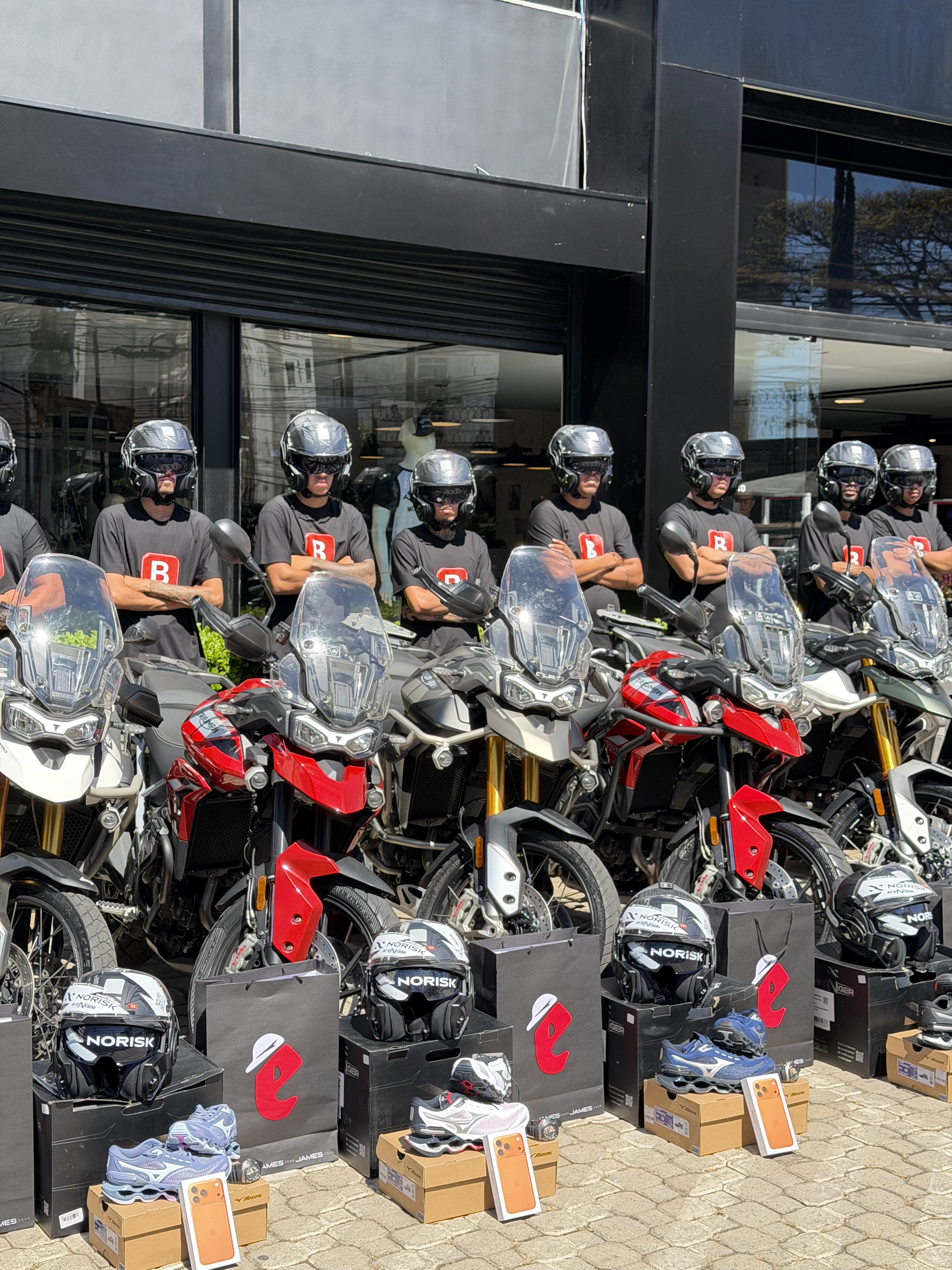 10 MOTOS TIGER 900c 