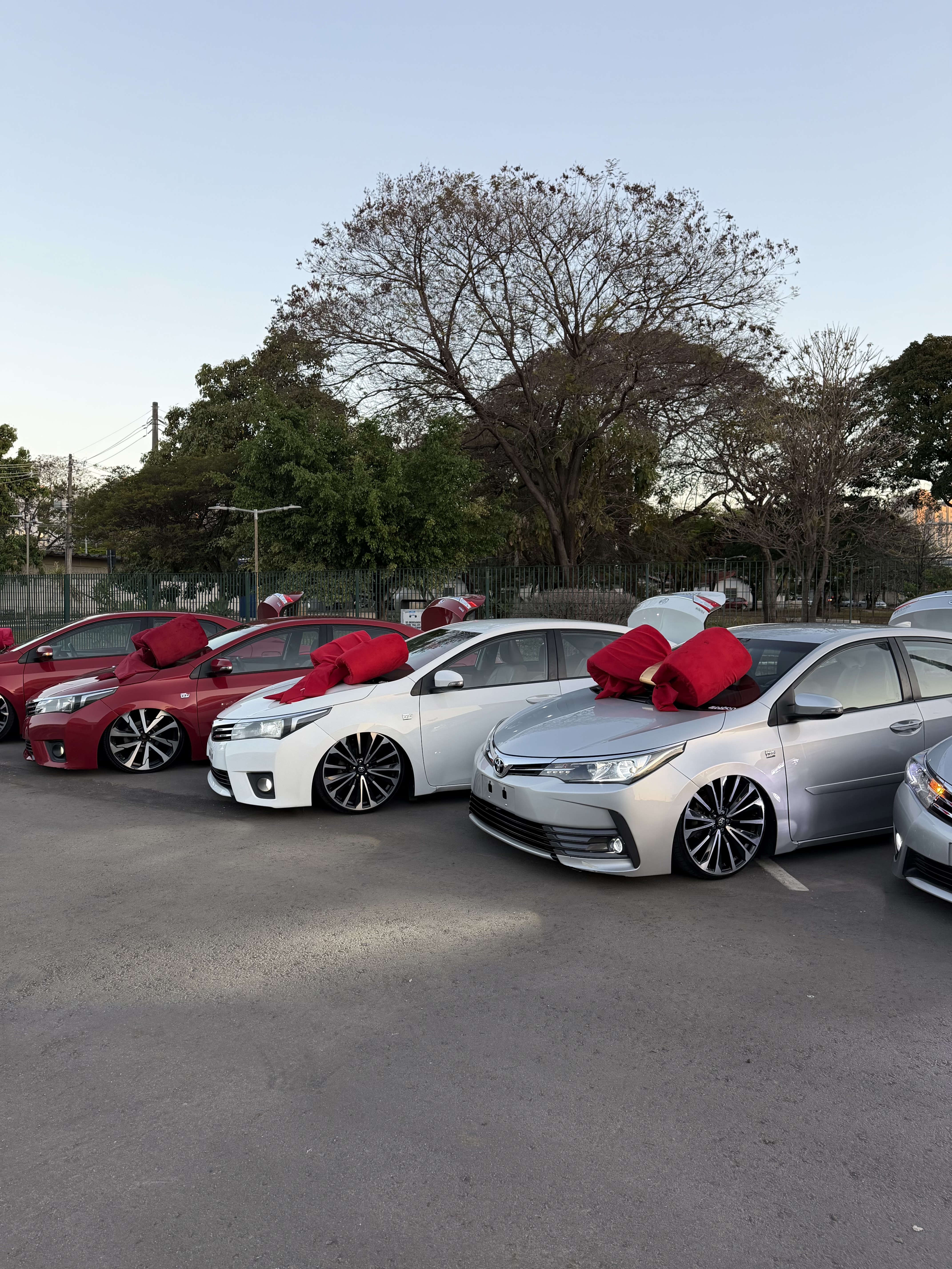 1 CARRO COROLLA REBAIXADO !