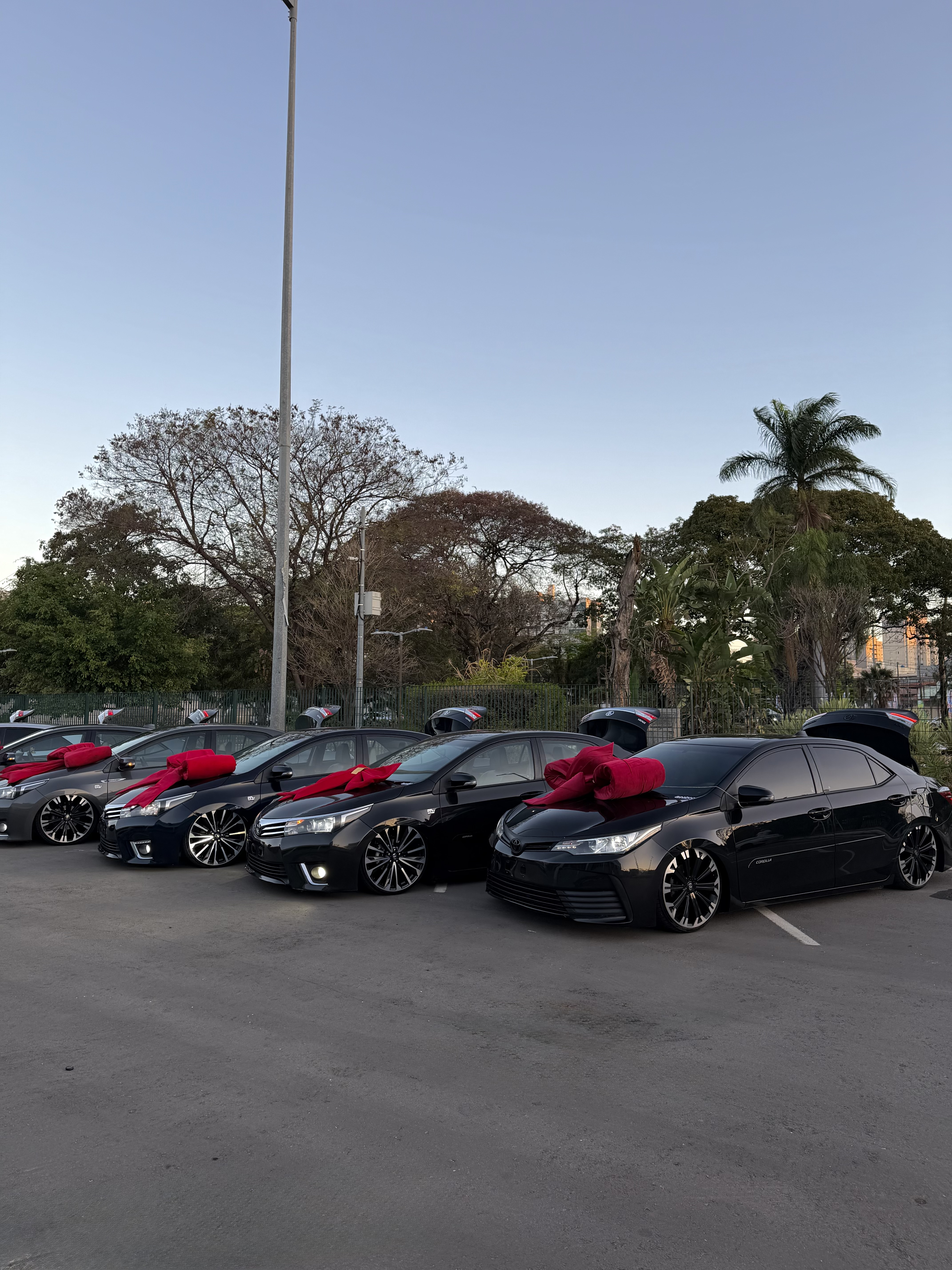 1 CARRO COROLLA REBAIXADO !